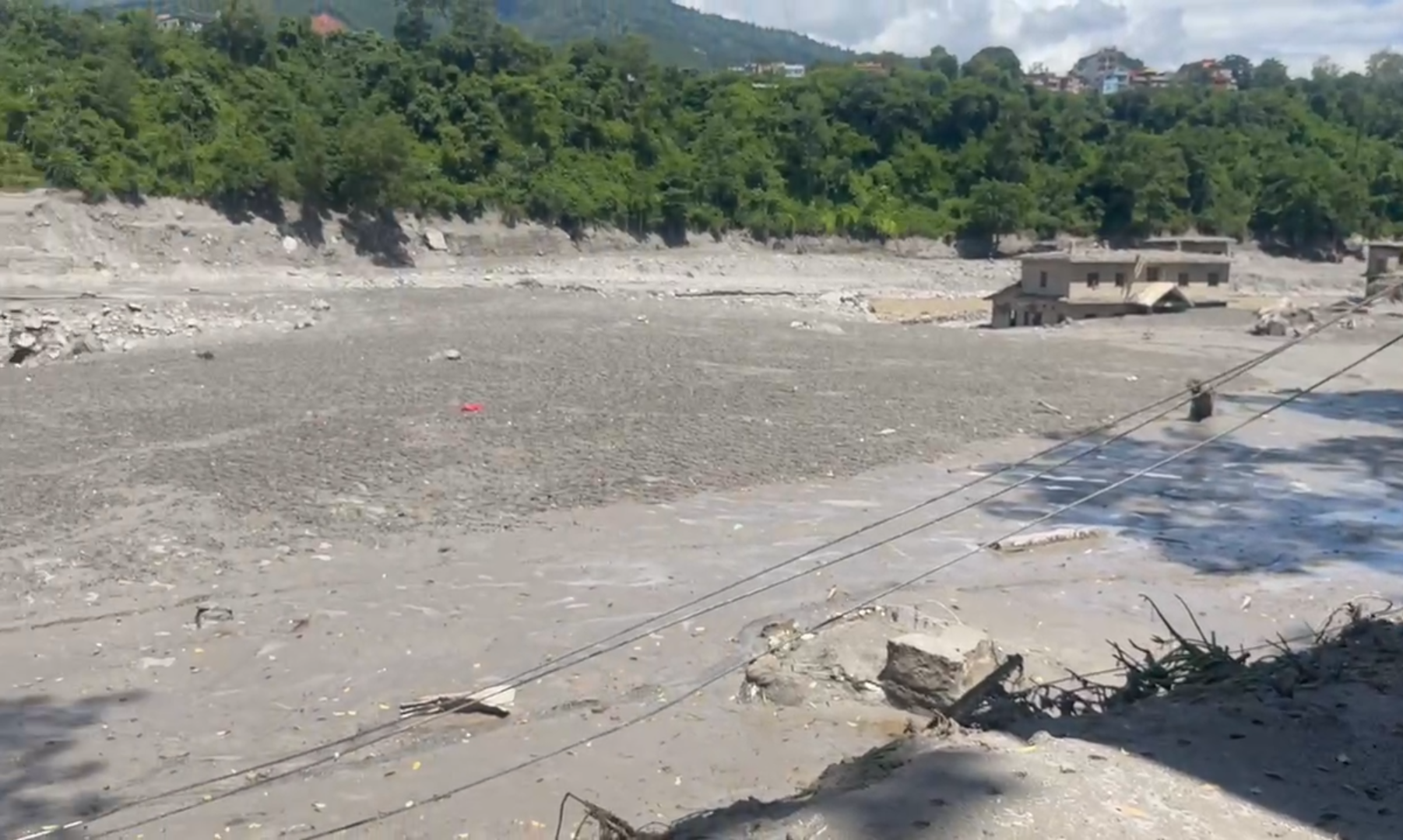 尼泊尔山洪遇难人数升至616人